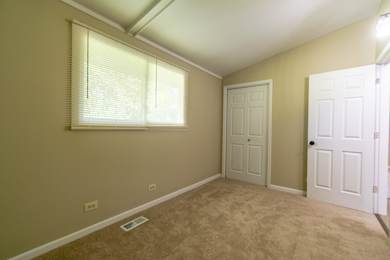 105 N Sumac Avenue, McHenry, IL 60051