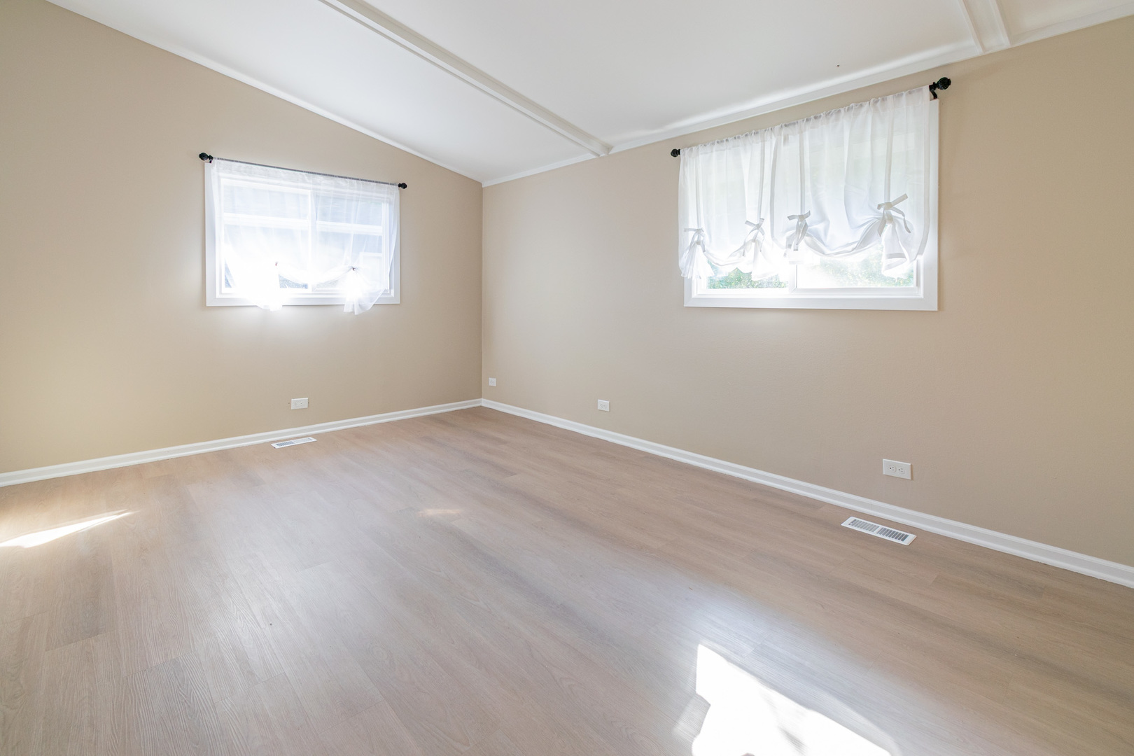 105 N Sumac Avenue, McHenry, IL 60051