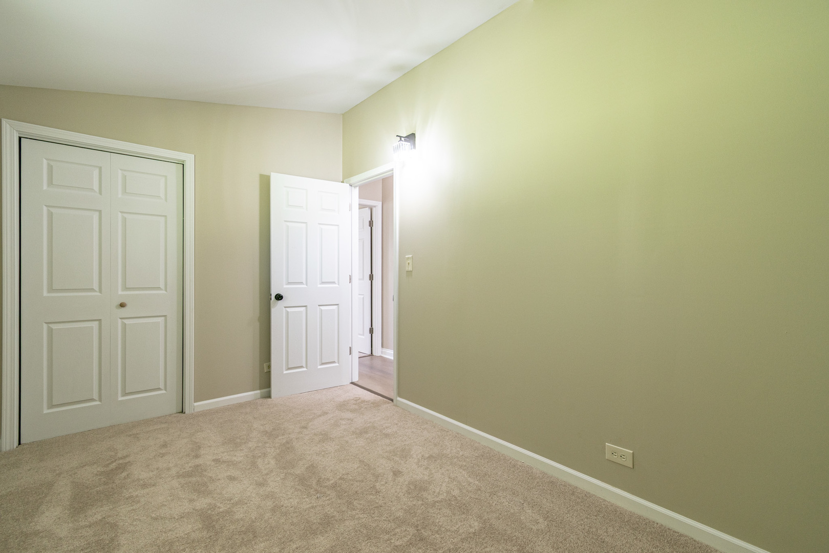 105 N Sumac Avenue, McHenry, IL 60051