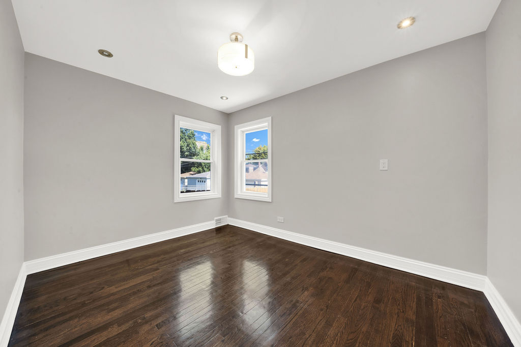 8033 S Campbell Avenue, Chicago, IL 60652
