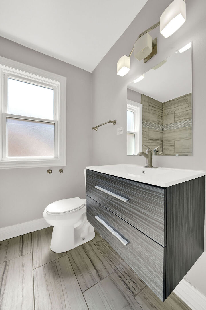 8033 S Campbell Avenue, Chicago, IL 60652