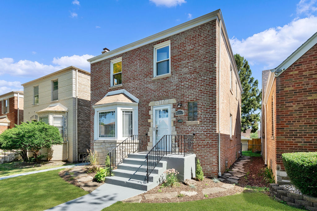 8033 S Campbell Avenue, Chicago, IL 60652
