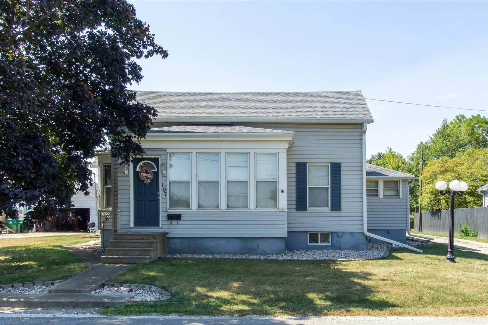 107 S 5th Avenue, Mendota, IL 61342