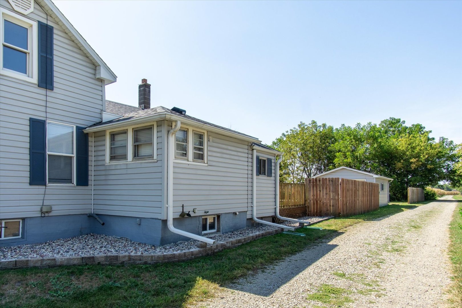 107 S 5th Avenue, Mendota, IL 61342
