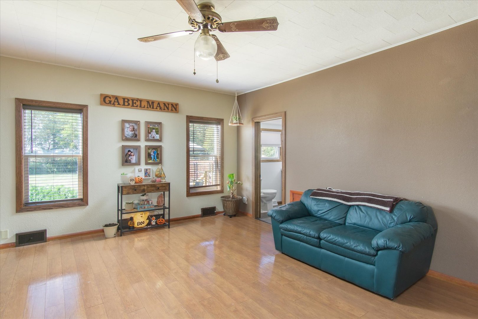 107 S 5th Avenue, Mendota, IL 61342