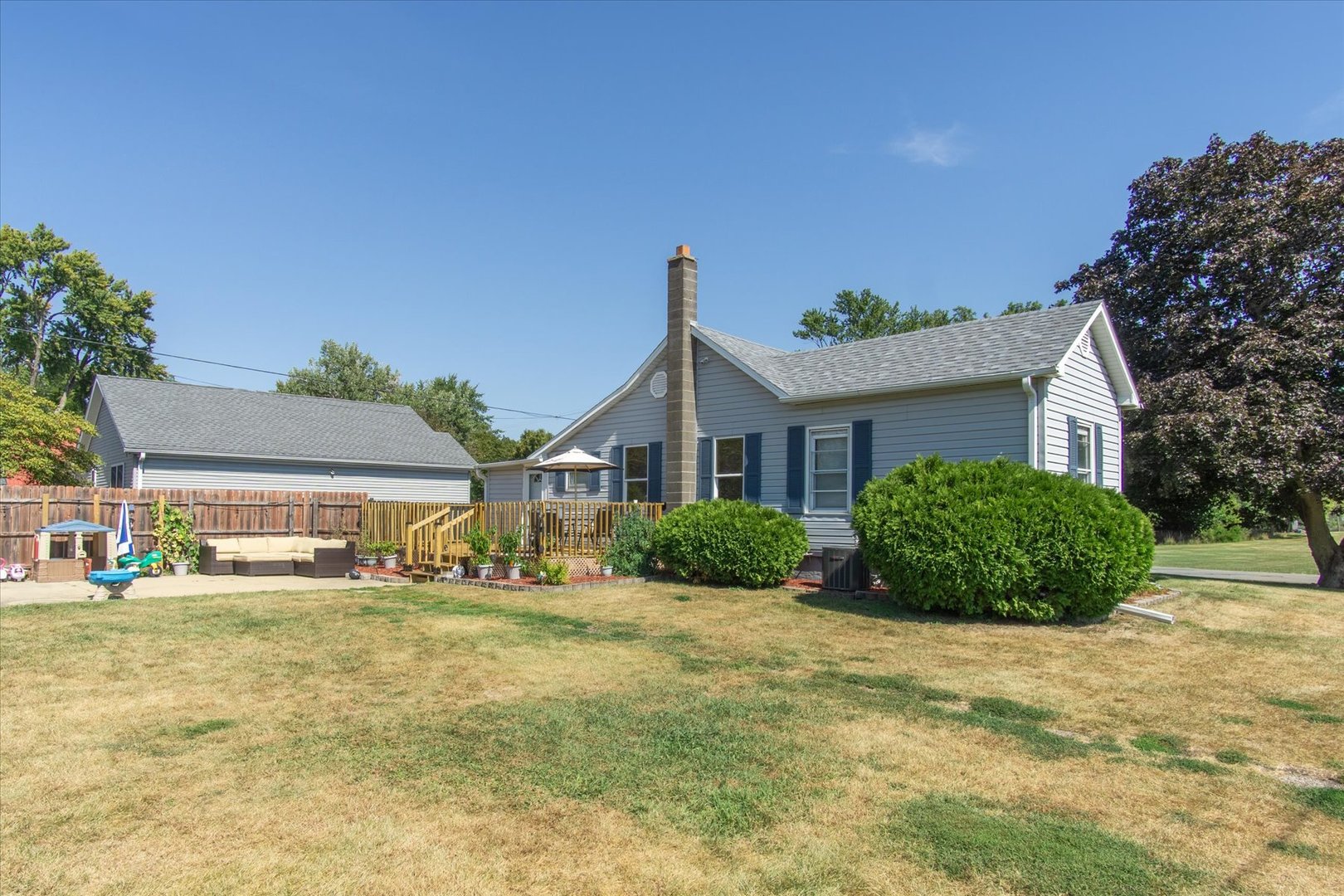 107 S 5th Avenue, Mendota, IL 61342