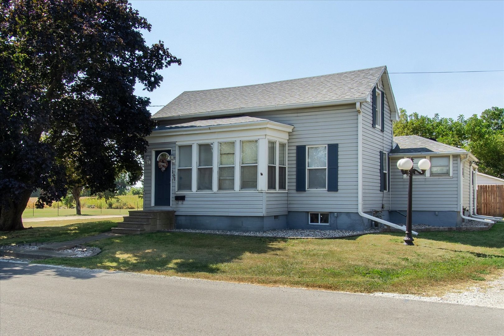 107 S 5th Avenue, Mendota, IL 61342