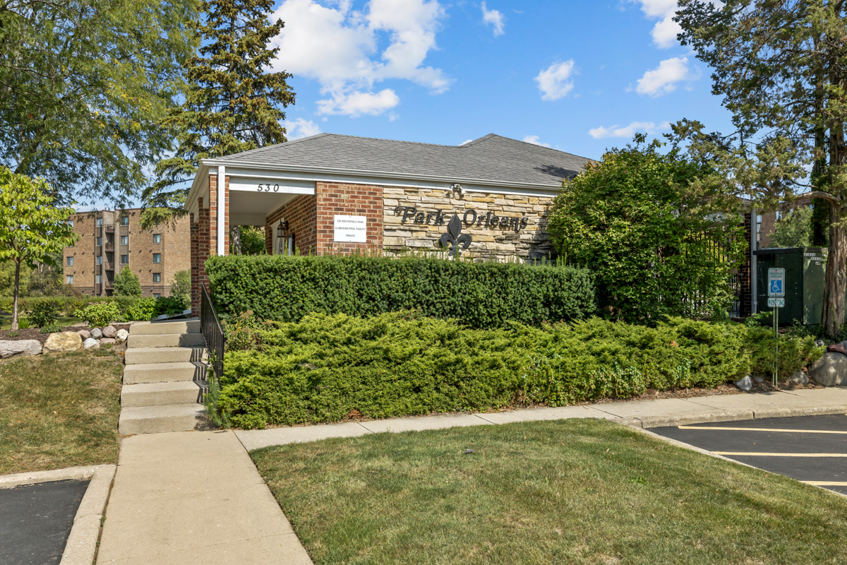 540 Biesterfield Road #309, Elk Grove Village, IL 60007