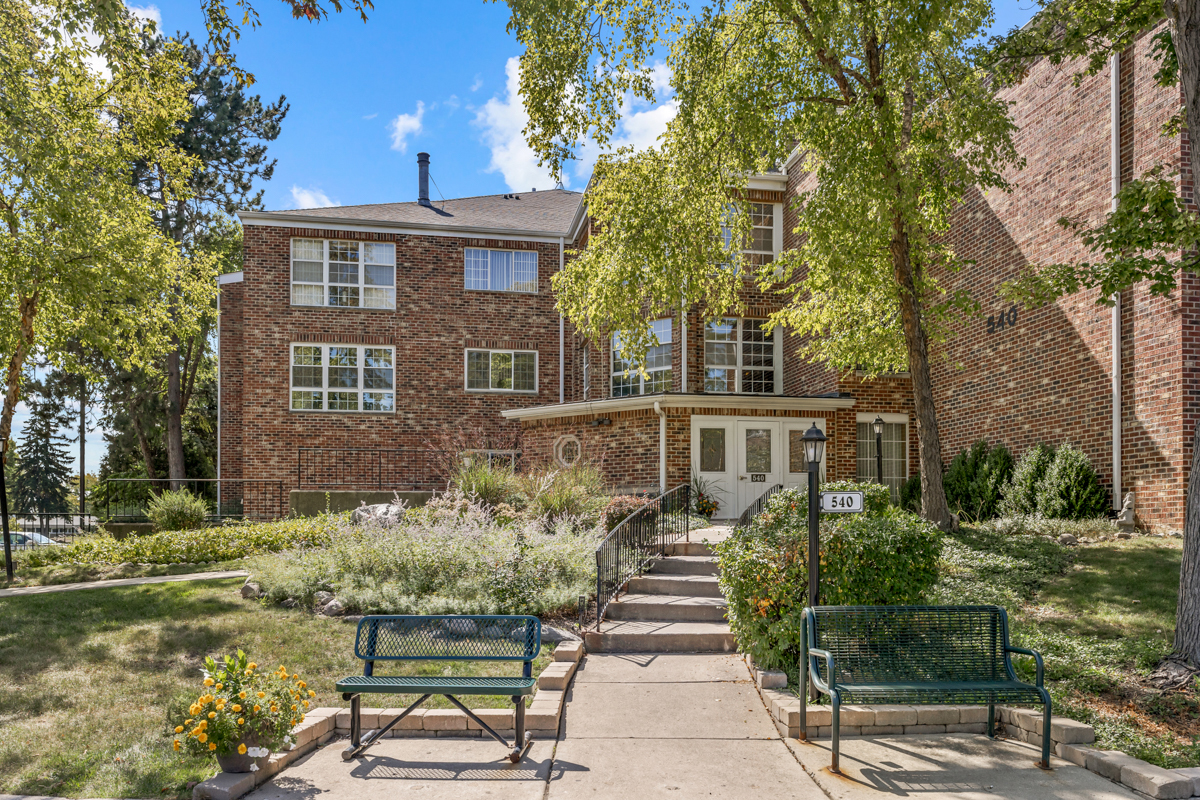 540 Biesterfield Road #309, Elk Grove Village, IL 60007