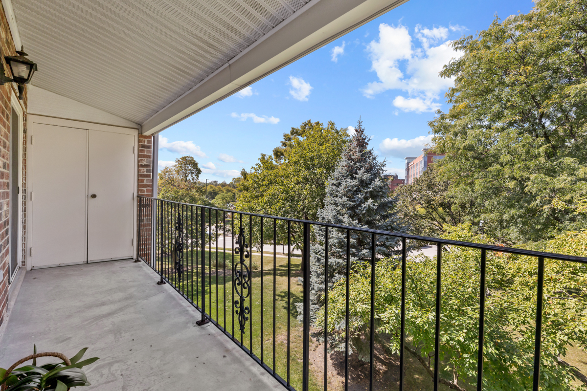 540 Biesterfield Road #309, Elk Grove Village, IL 60007