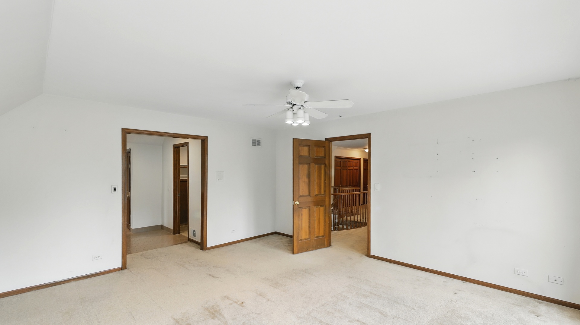 812 Saint Stephens Green, Oak Brook, IL 60523
