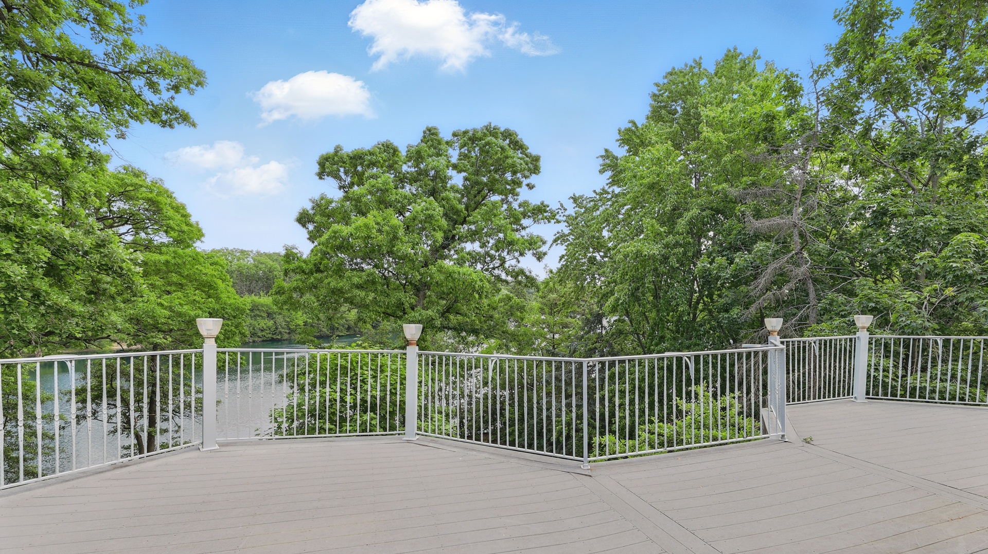 812 Saint Stephens Green, Oak Brook, IL 60523