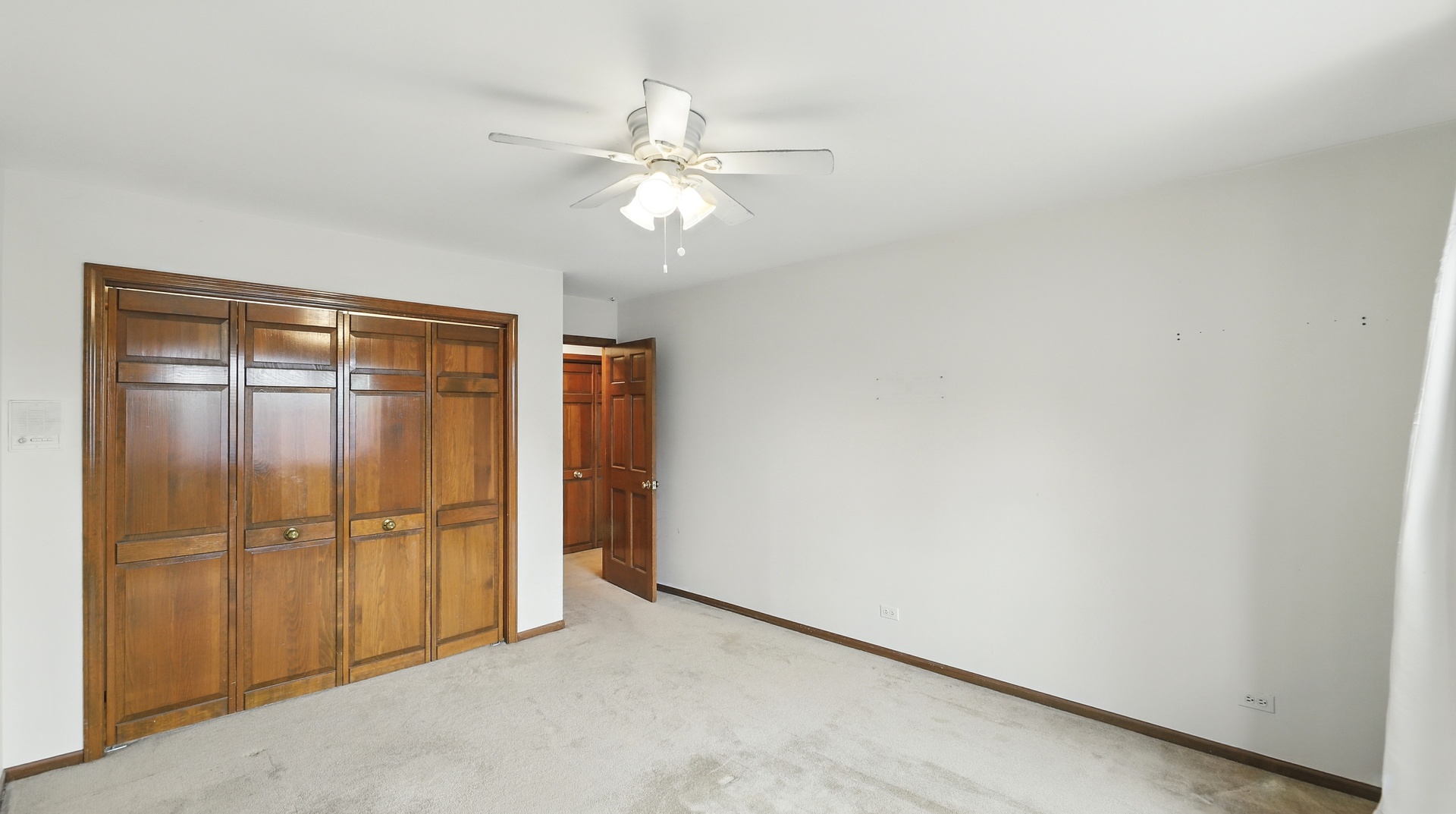 812 Saint Stephens Green, Oak Brook, IL 60523