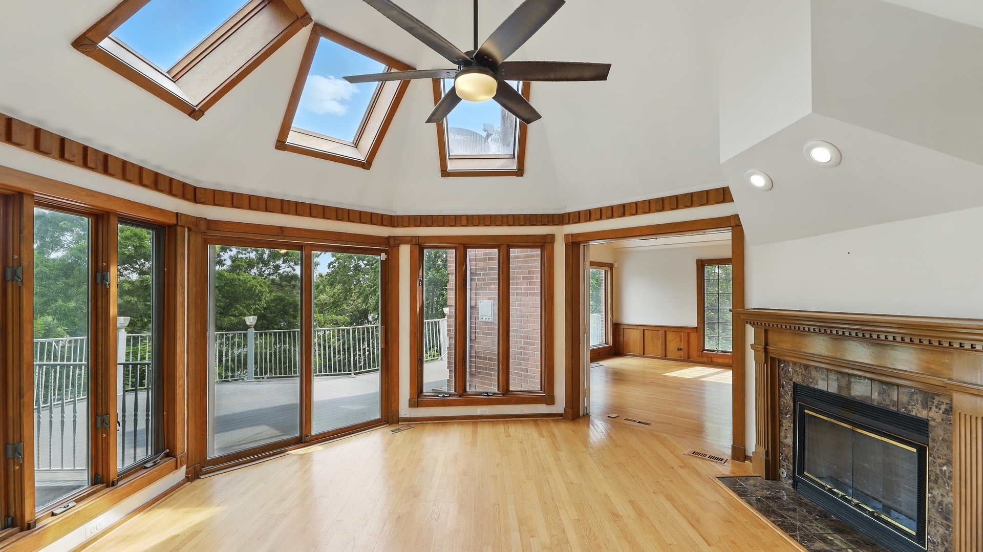 812 Saint Stephens Green, Oak Brook, IL 60523