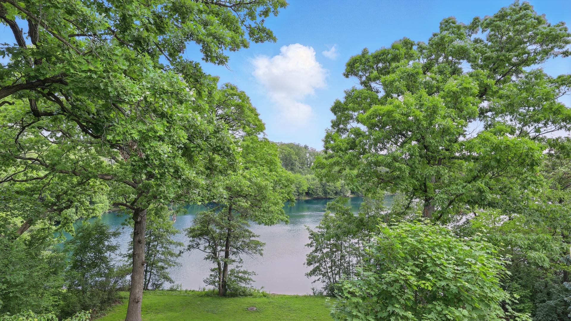 812 Saint Stephens Green, Oak Brook, IL 60523
