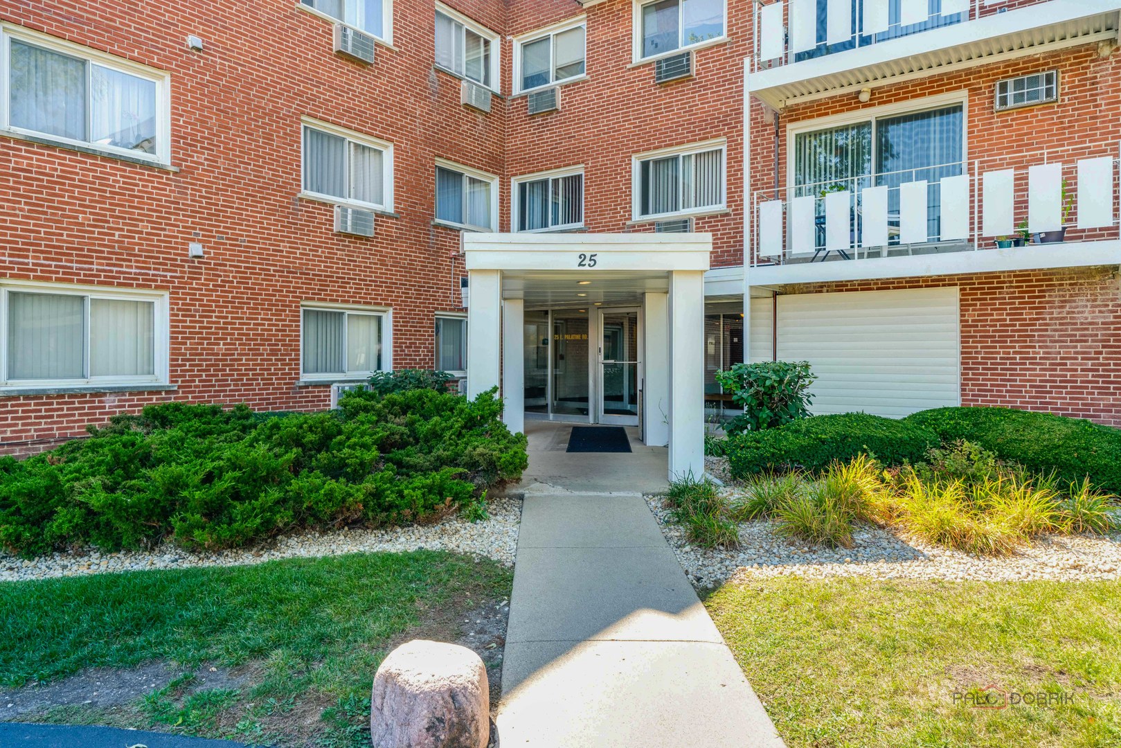 25 E Palatine Road #207, Arlington Heights, IL 60004