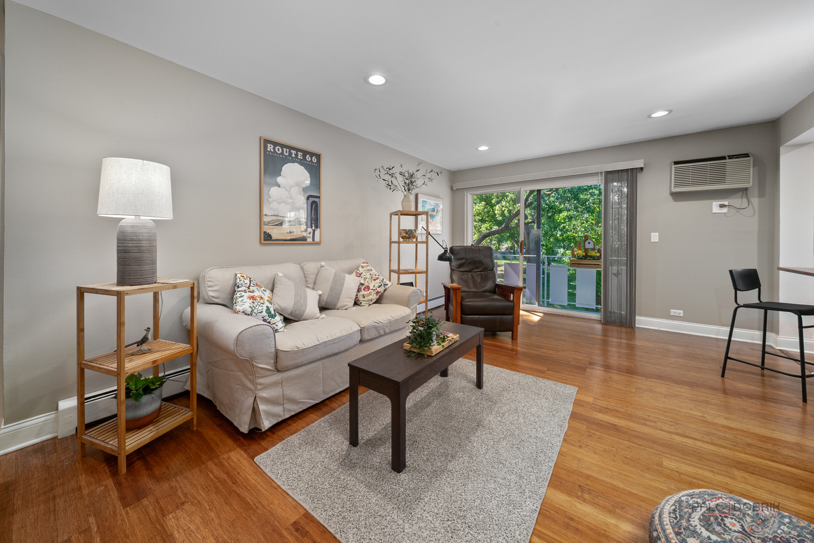 25 E Palatine Road #207, Arlington Heights, IL 60004