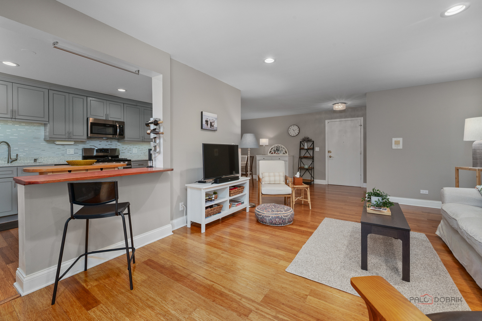 25 E Palatine Road #207, Arlington Heights, IL 60004