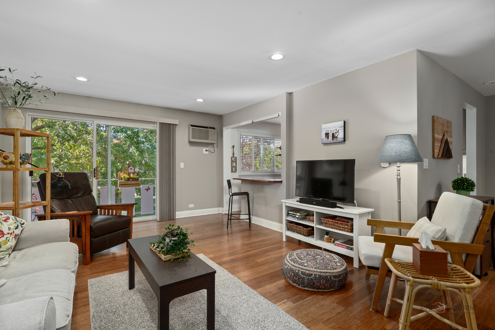 25 E Palatine Road #207, Arlington Heights, IL 60004