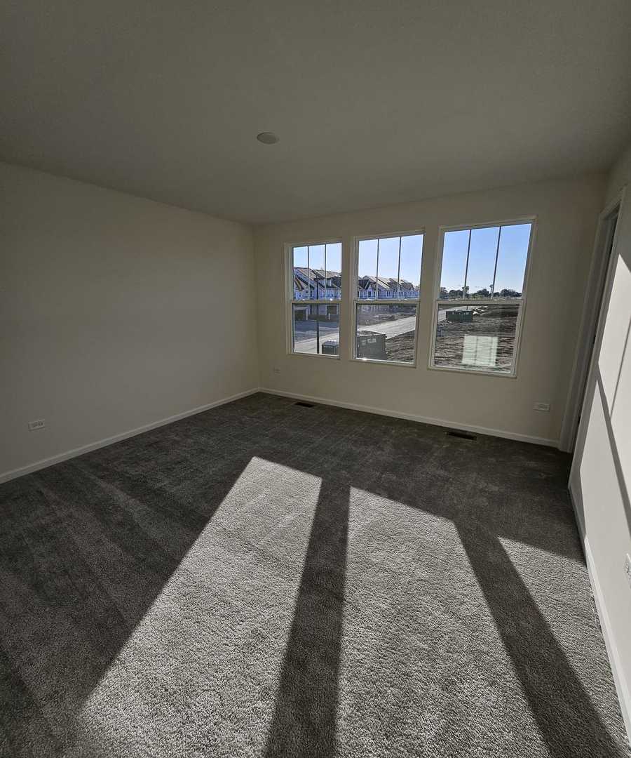 2212 Horseshoe Circle #2212, Naperville, IL 60564