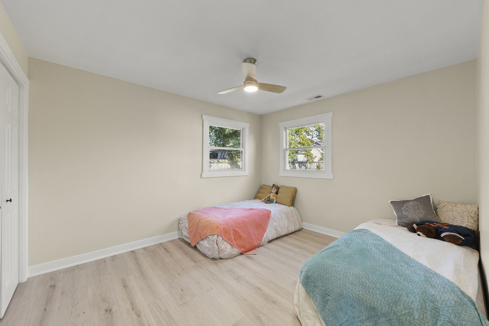 7818 W 99th Street, Hickory Hills, IL 60457