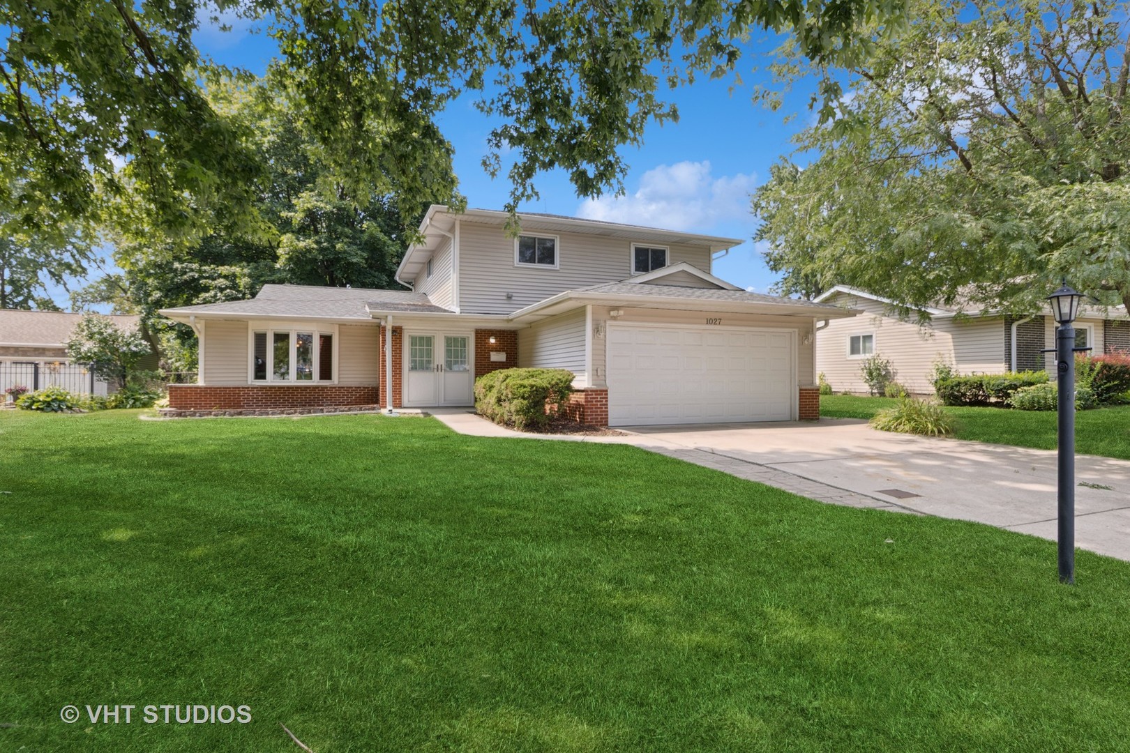 1027 Duxbury Lane, Schaumburg, IL 60193