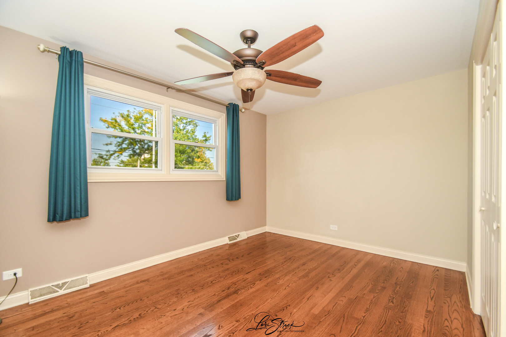 8948 Barberry Lane, Hickory Hills, IL 60457
