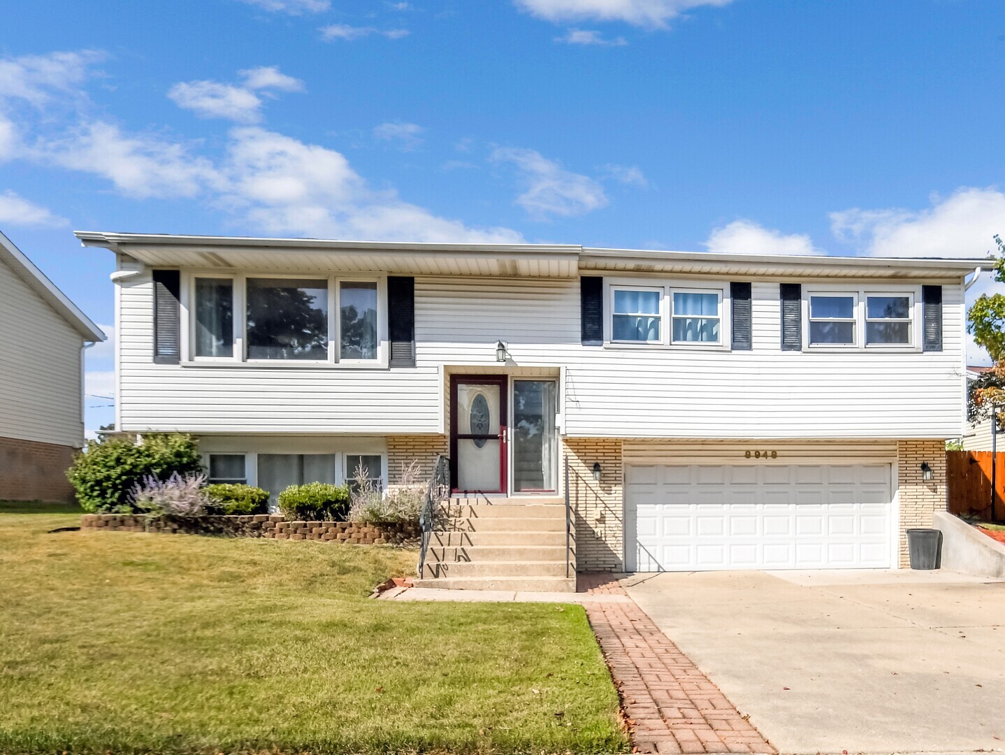 8948 Barberry Lane, Hickory Hills, IL 60457