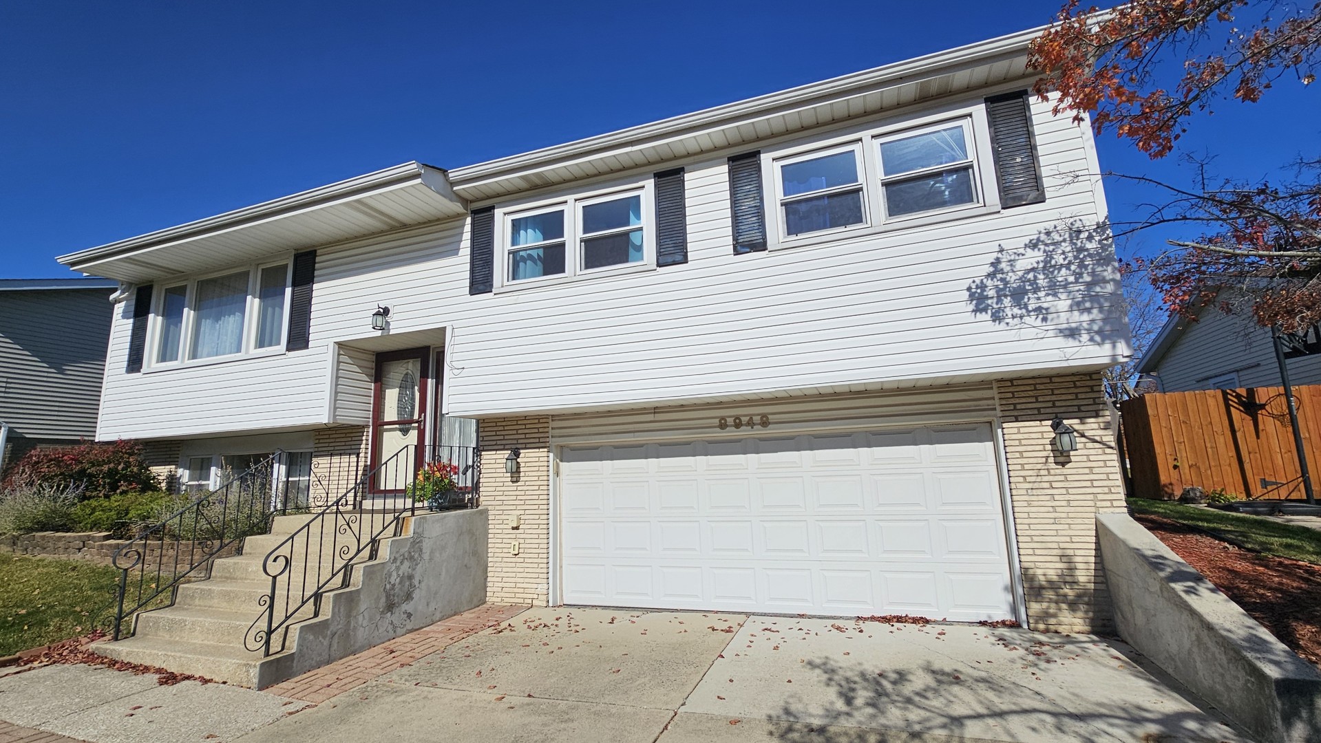 8948 Barberry Lane, Hickory Hills, IL 60457