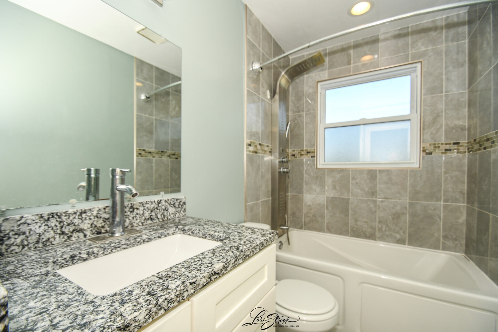 8948 Barberry Lane, Hickory Hills, IL 60457