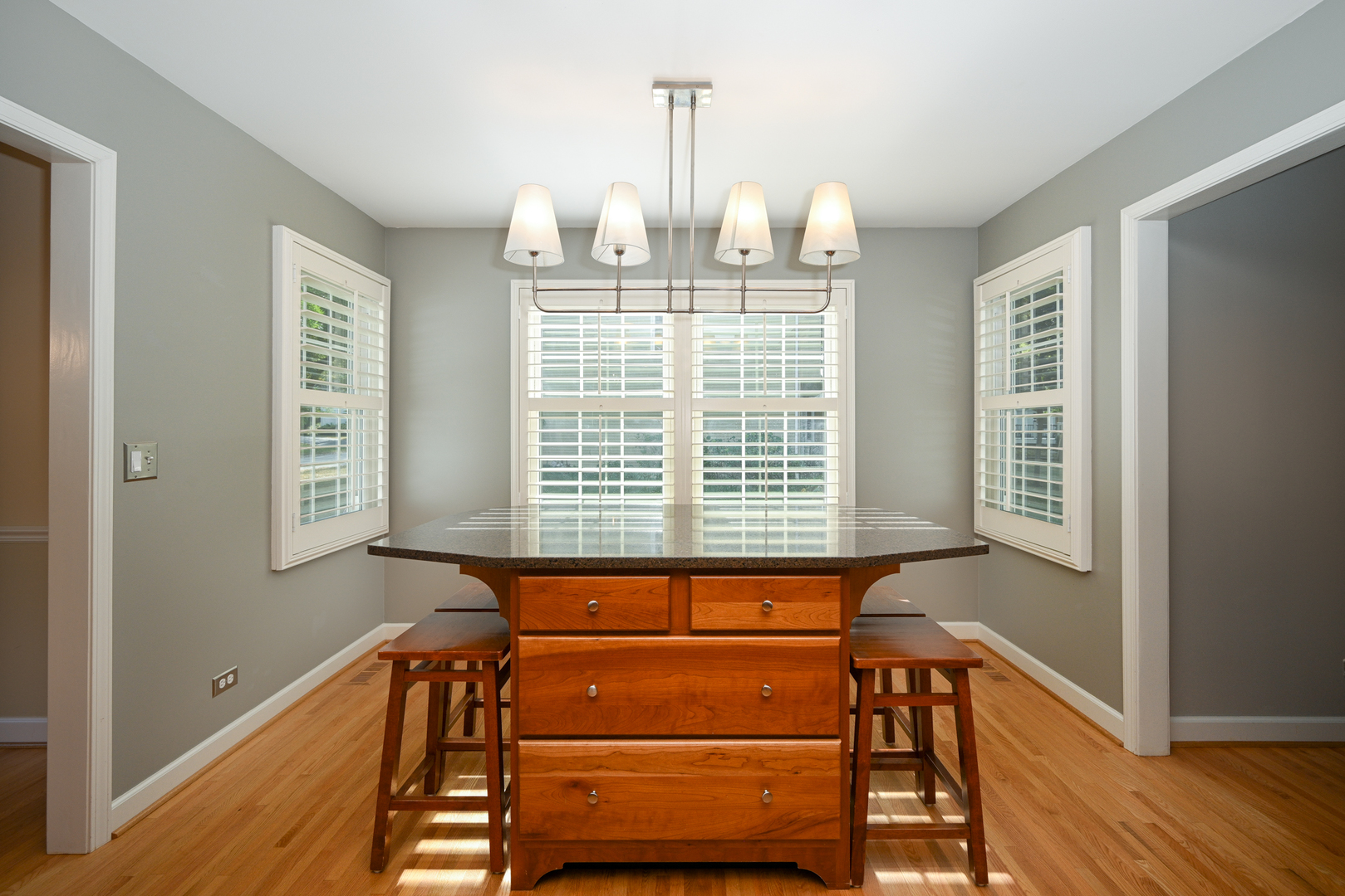 1131 Overton Court, Naperville, IL 60540