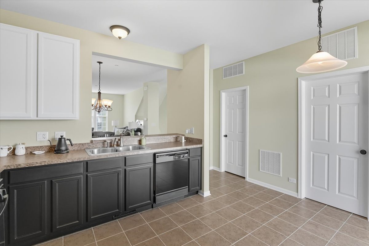 3077 Nicklaus Lane, Wadsworth, IL 60083