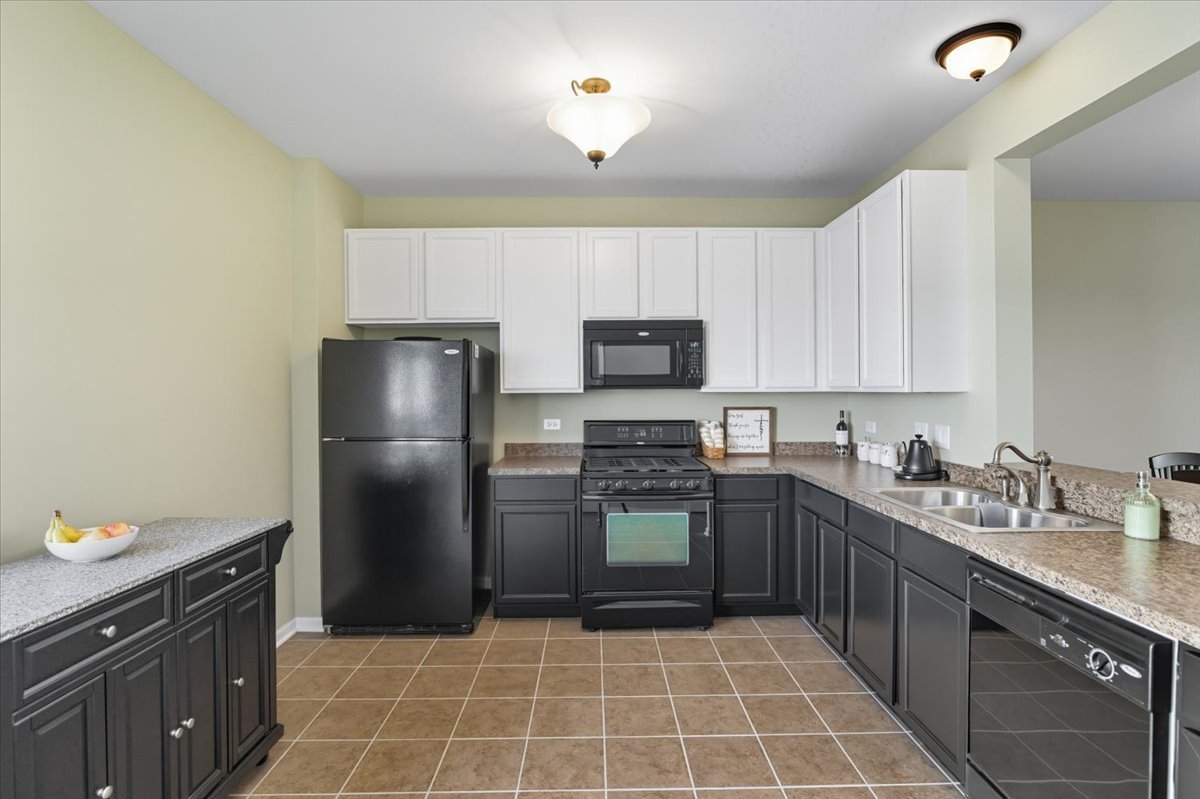 3077 Nicklaus Lane, Wadsworth, IL 60083