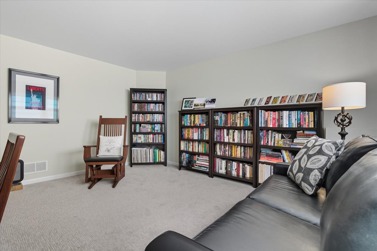 3077 Nicklaus Lane, Wadsworth, IL 60083