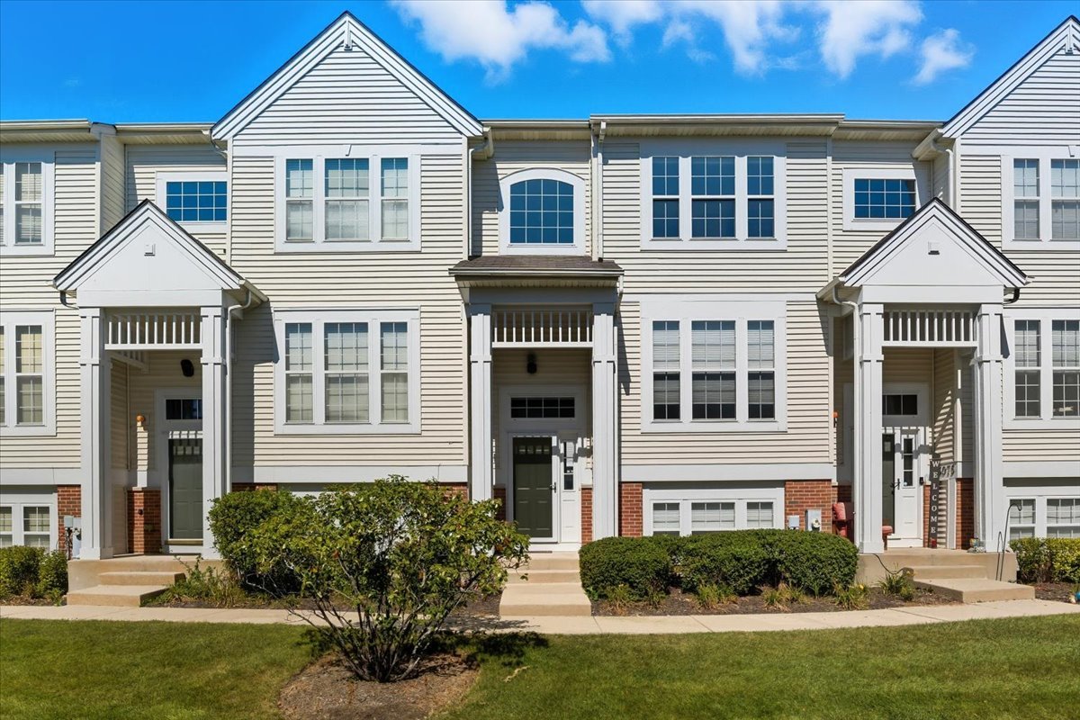 3077 Nicklaus Lane, Wadsworth, IL 60083