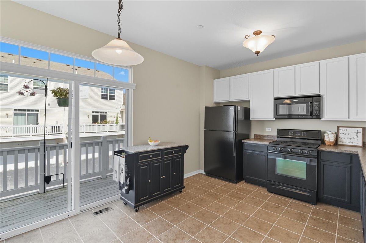 3077 Nicklaus Lane, Wadsworth, IL 60083
