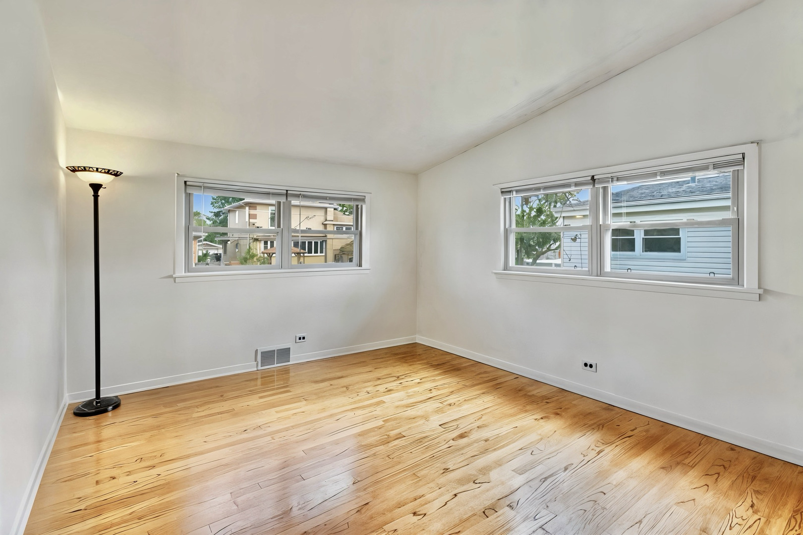 7215 Lyons Street, Morton Grove, IL 60053