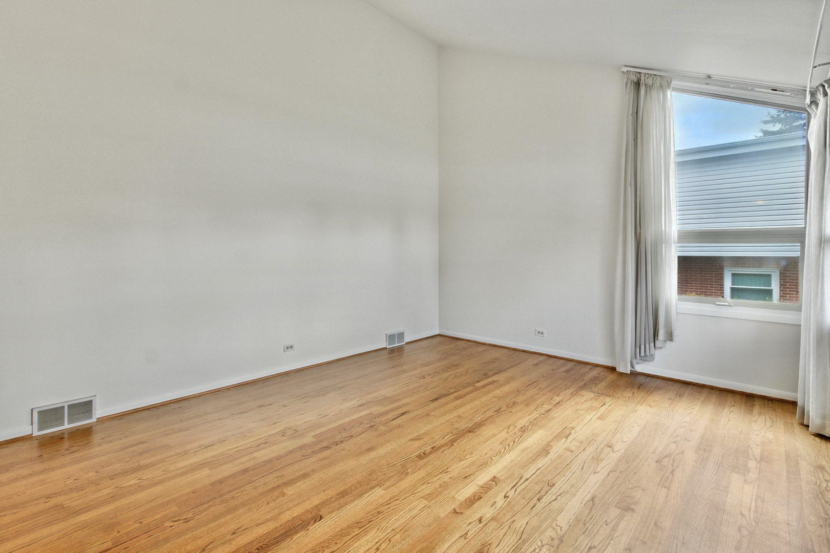 7215 Lyons Street, Morton Grove, IL 60053