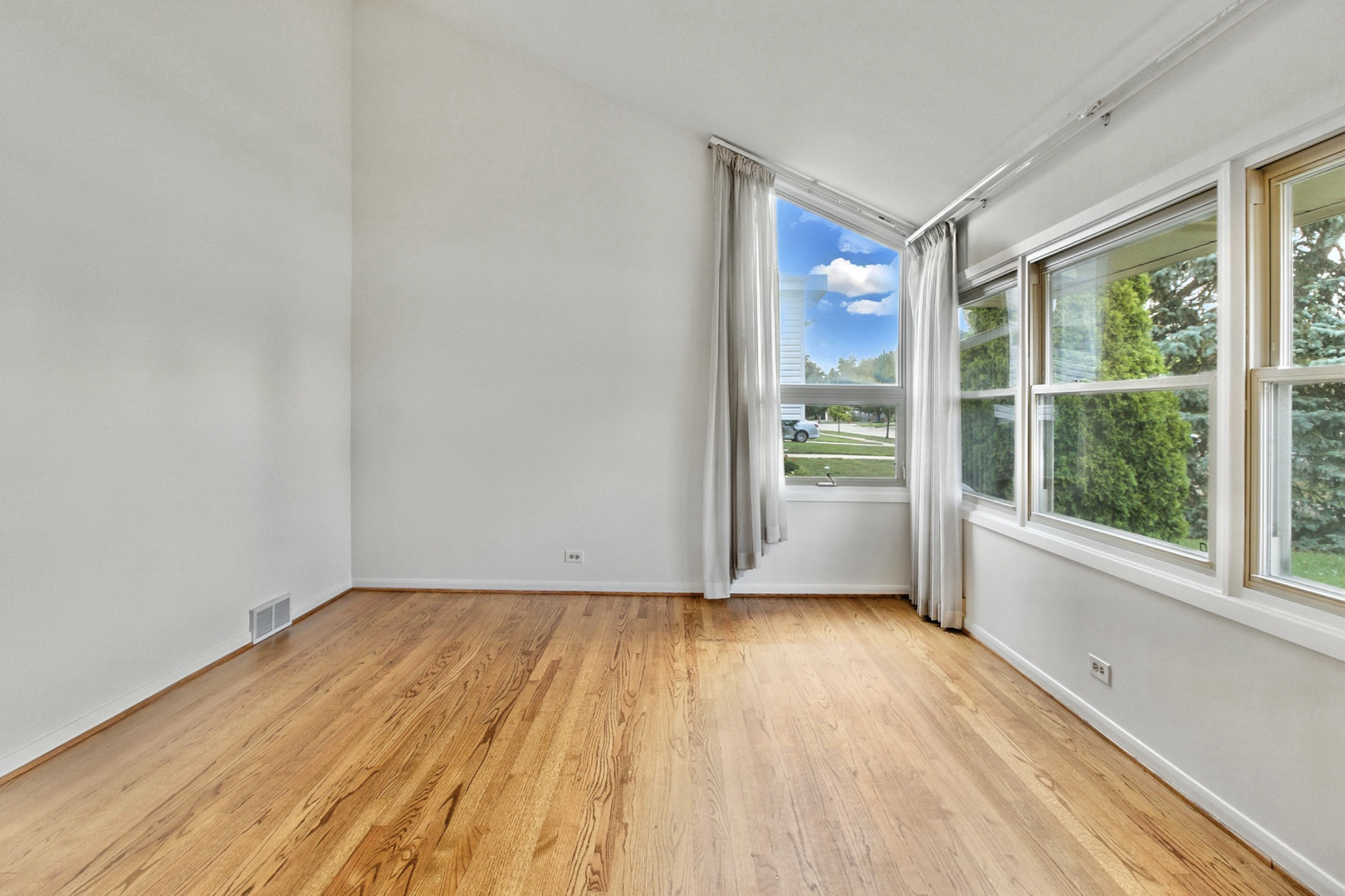 7215 Lyons Street, Morton Grove, IL 60053