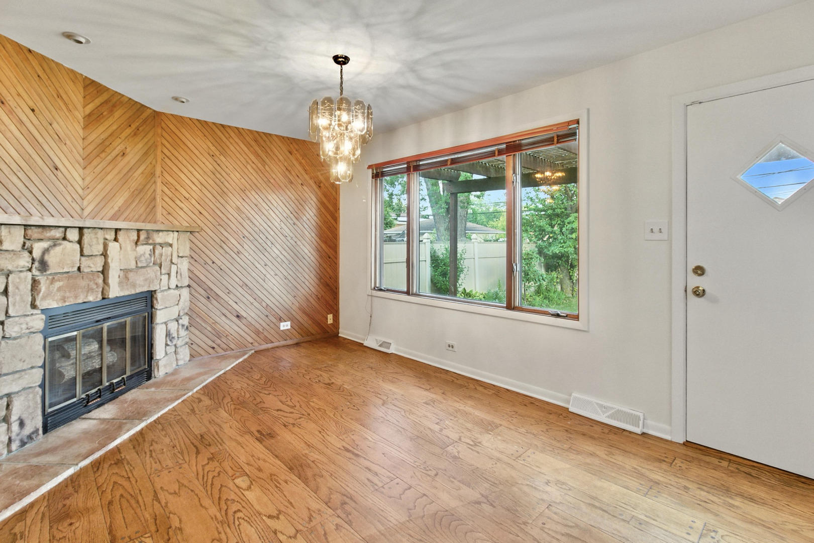 7215 Lyons Street, Morton Grove, IL 60053