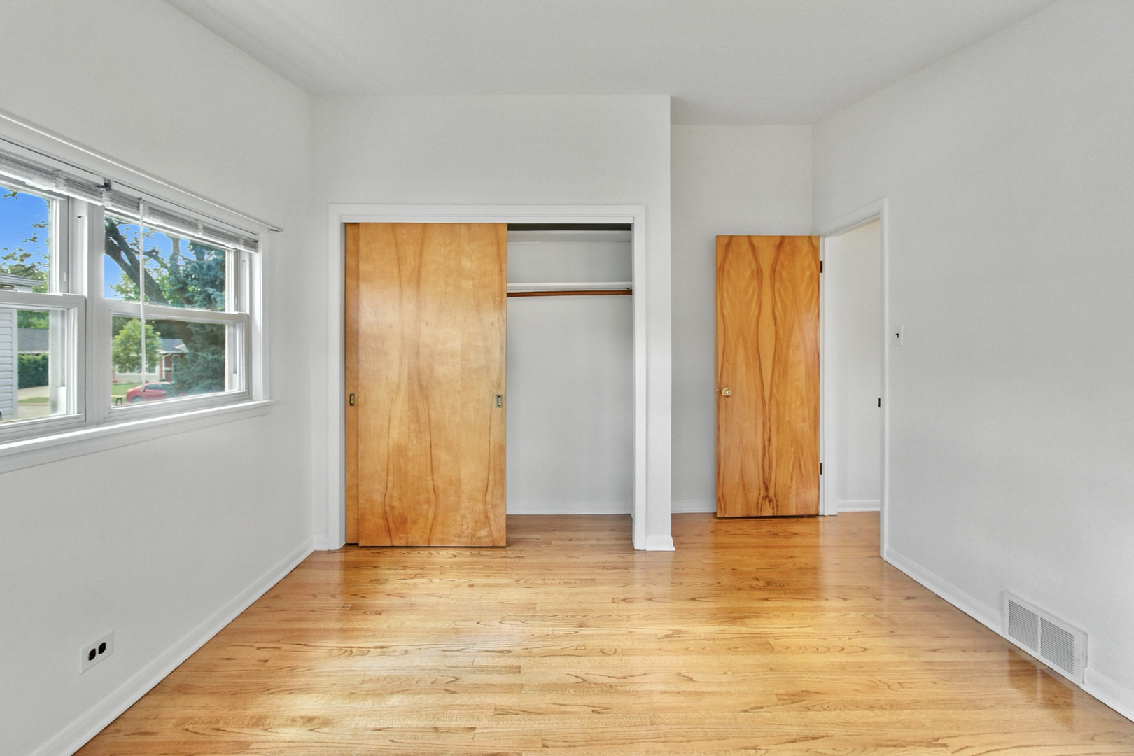 7215 Lyons Street, Morton Grove, IL 60053