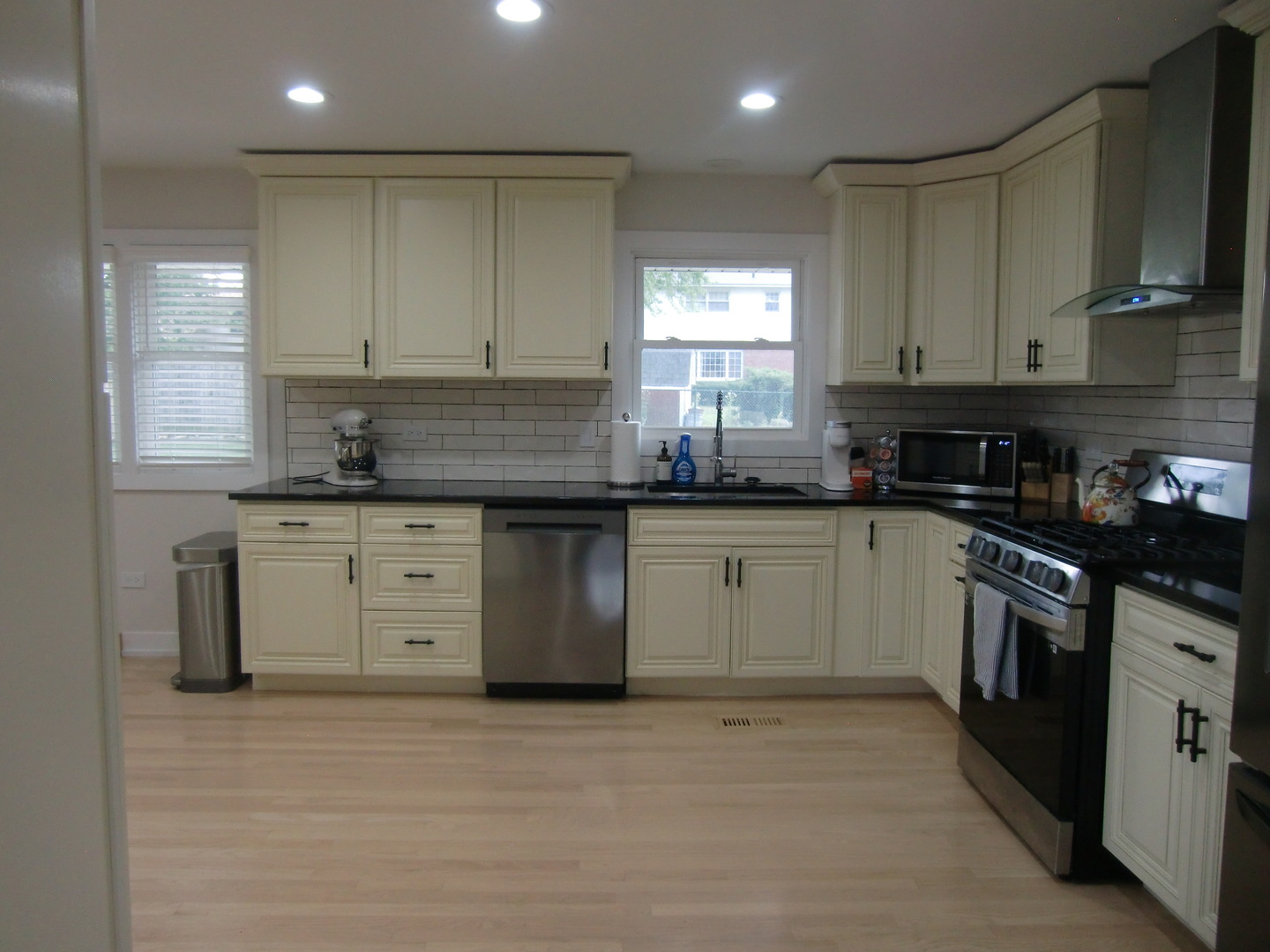 6711 W Shiawassie Drive, Palos Heights, IL 60463