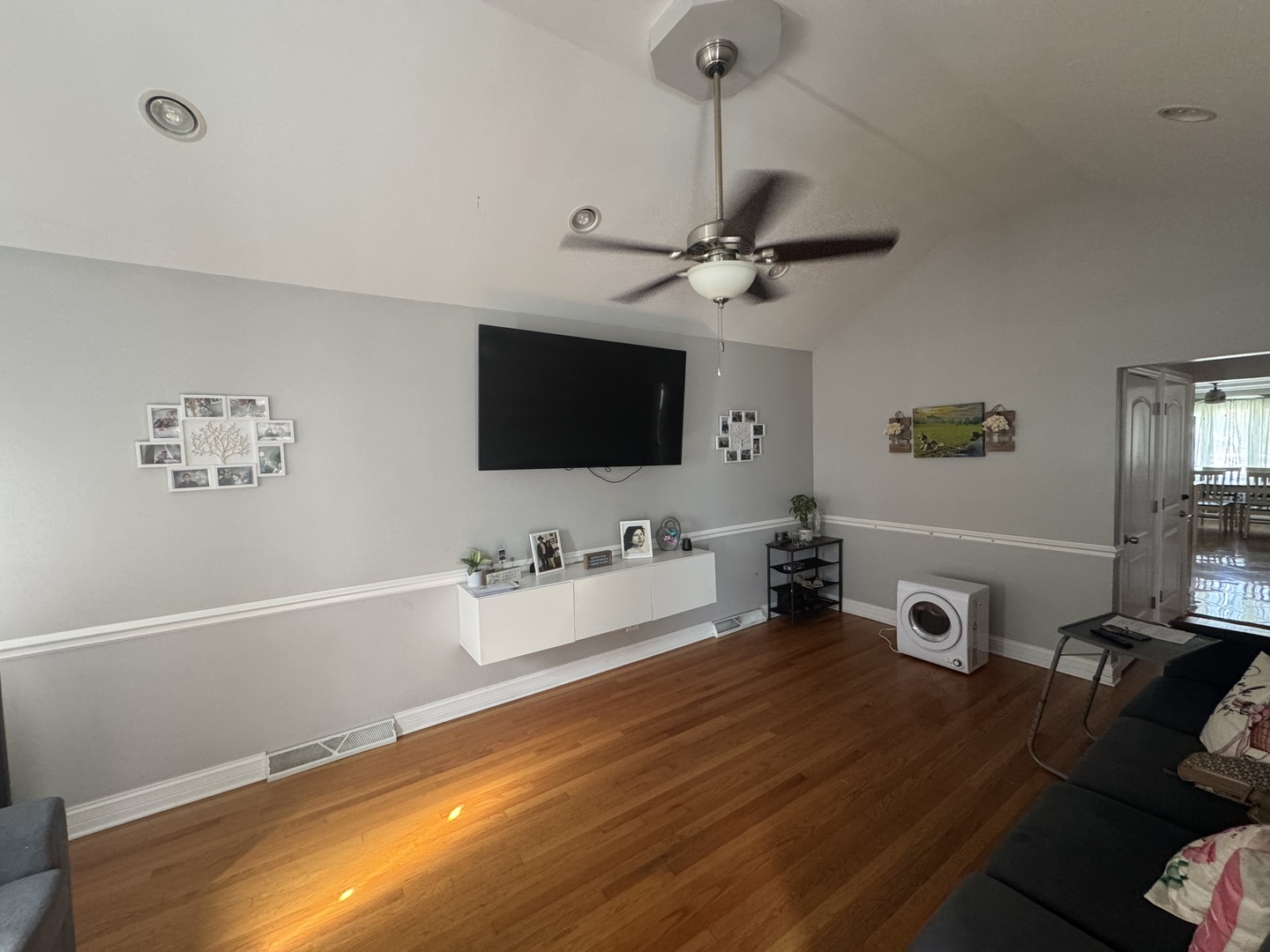 7205 S HAMLIN Avenue, Chicago, IL 60629