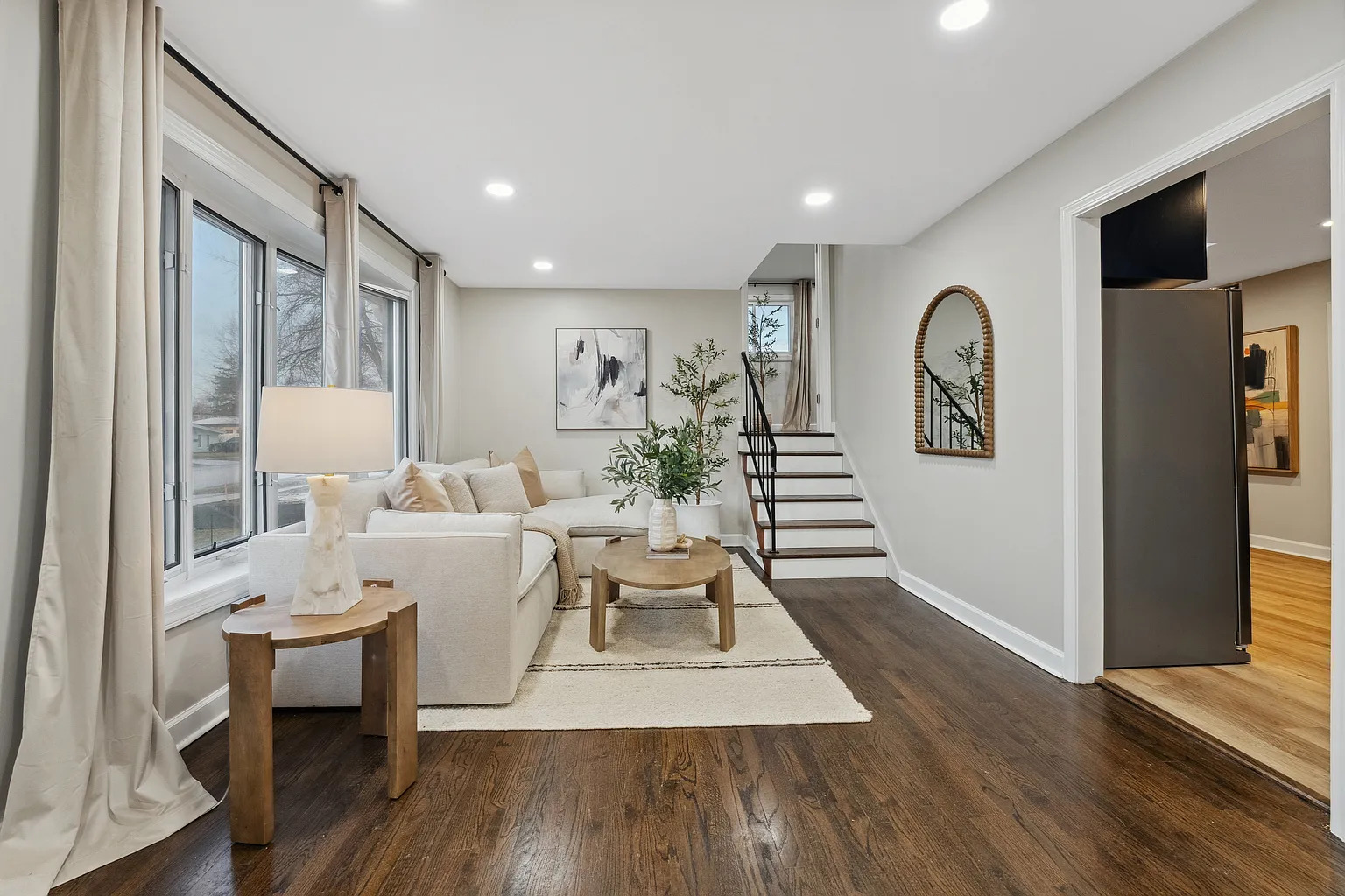 419 W Winthrop Avenue, Addison, IL 60101