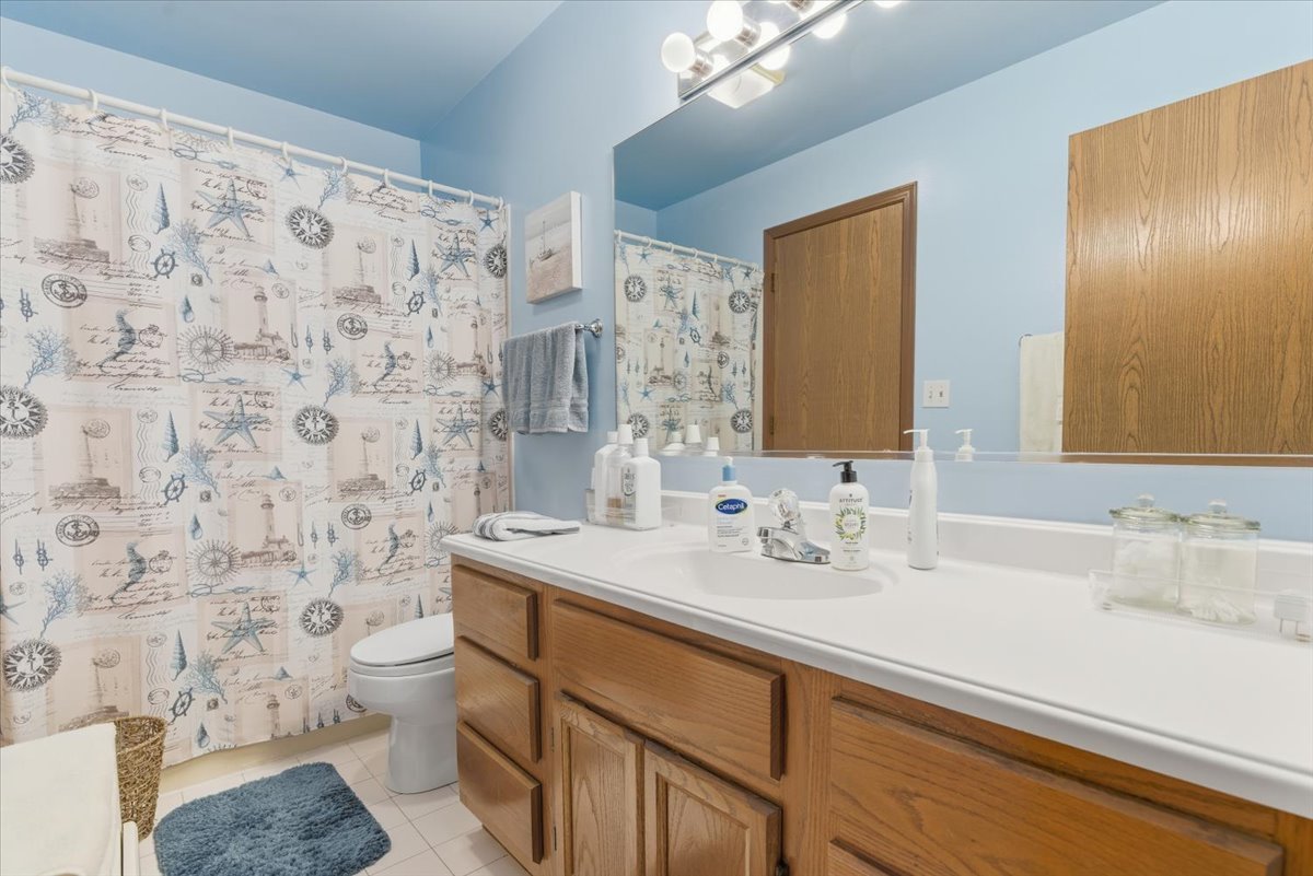 66 W Lindsay Drive, Round Lake Beach, IL 60073