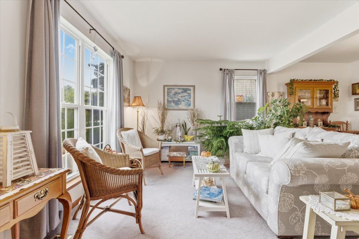 66 W Lindsay Drive, Round Lake Beach, IL 60073