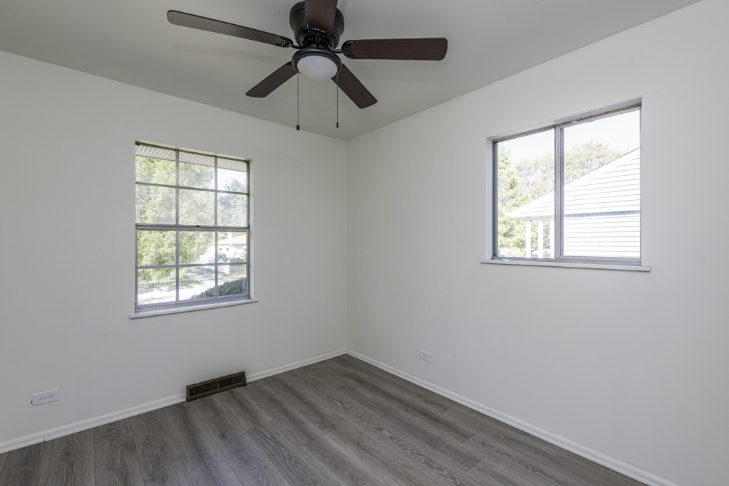 2713 W VERMONT Avenue, Waukegan, IL 60087