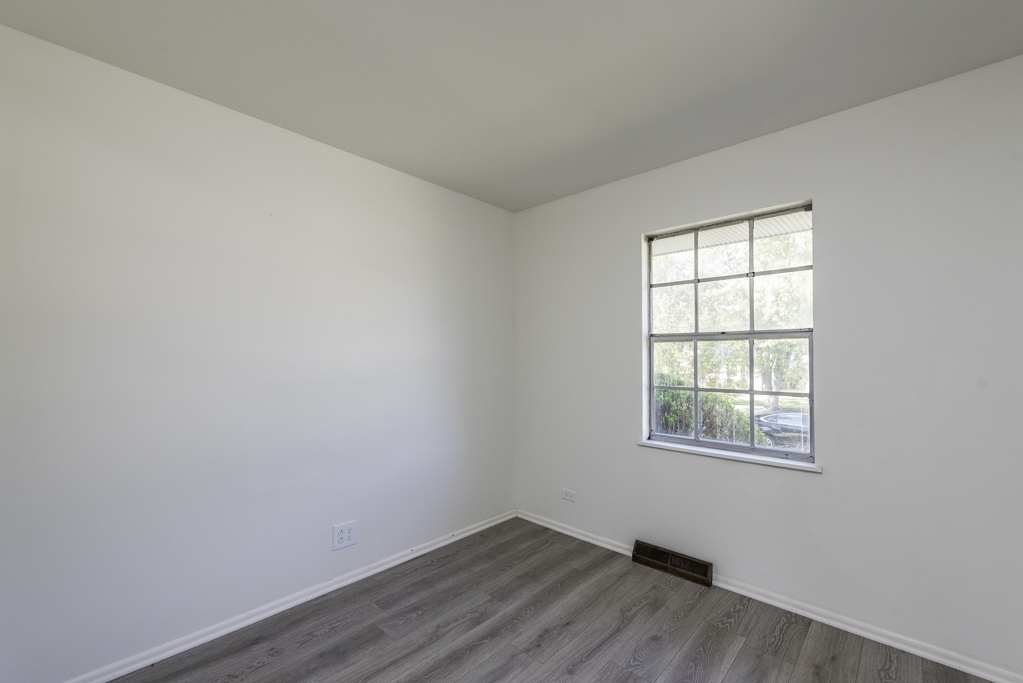 2713 W VERMONT Avenue, Waukegan, IL 60087