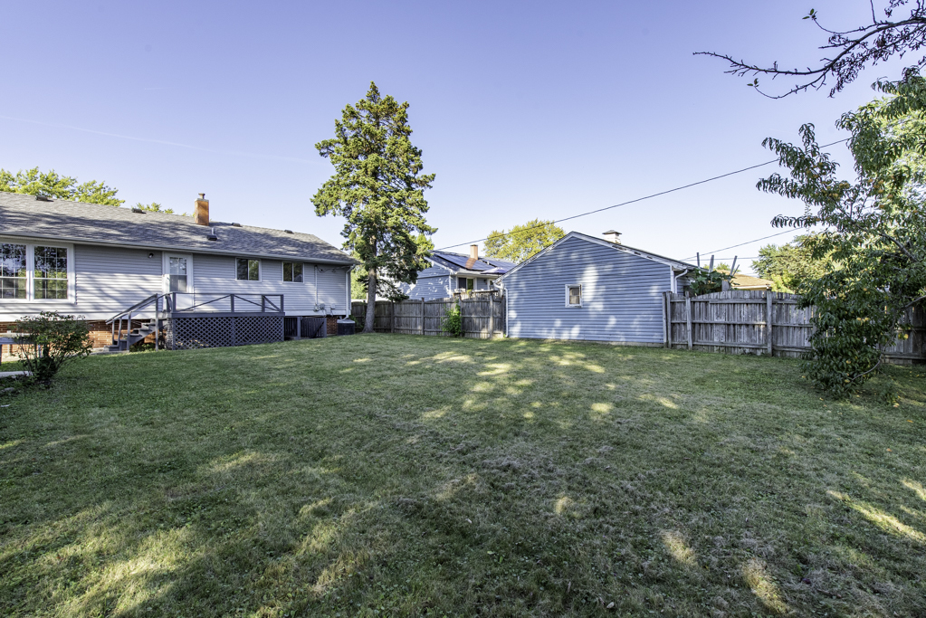 2713 W VERMONT Avenue, Waukegan, IL 60087