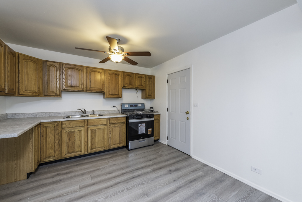 2713 W VERMONT Avenue, Waukegan, IL 60087